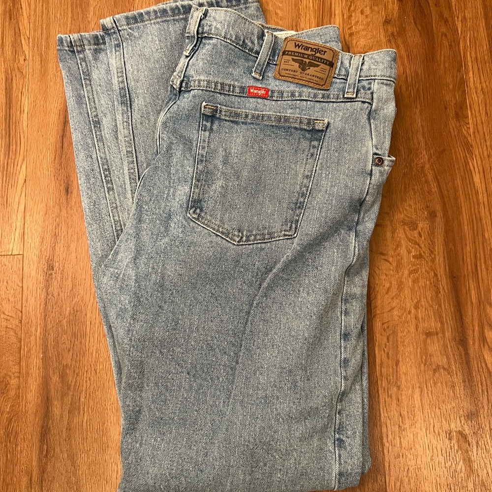 Wrangler, Premium Jeans. 36 waist x 34 length. No defects